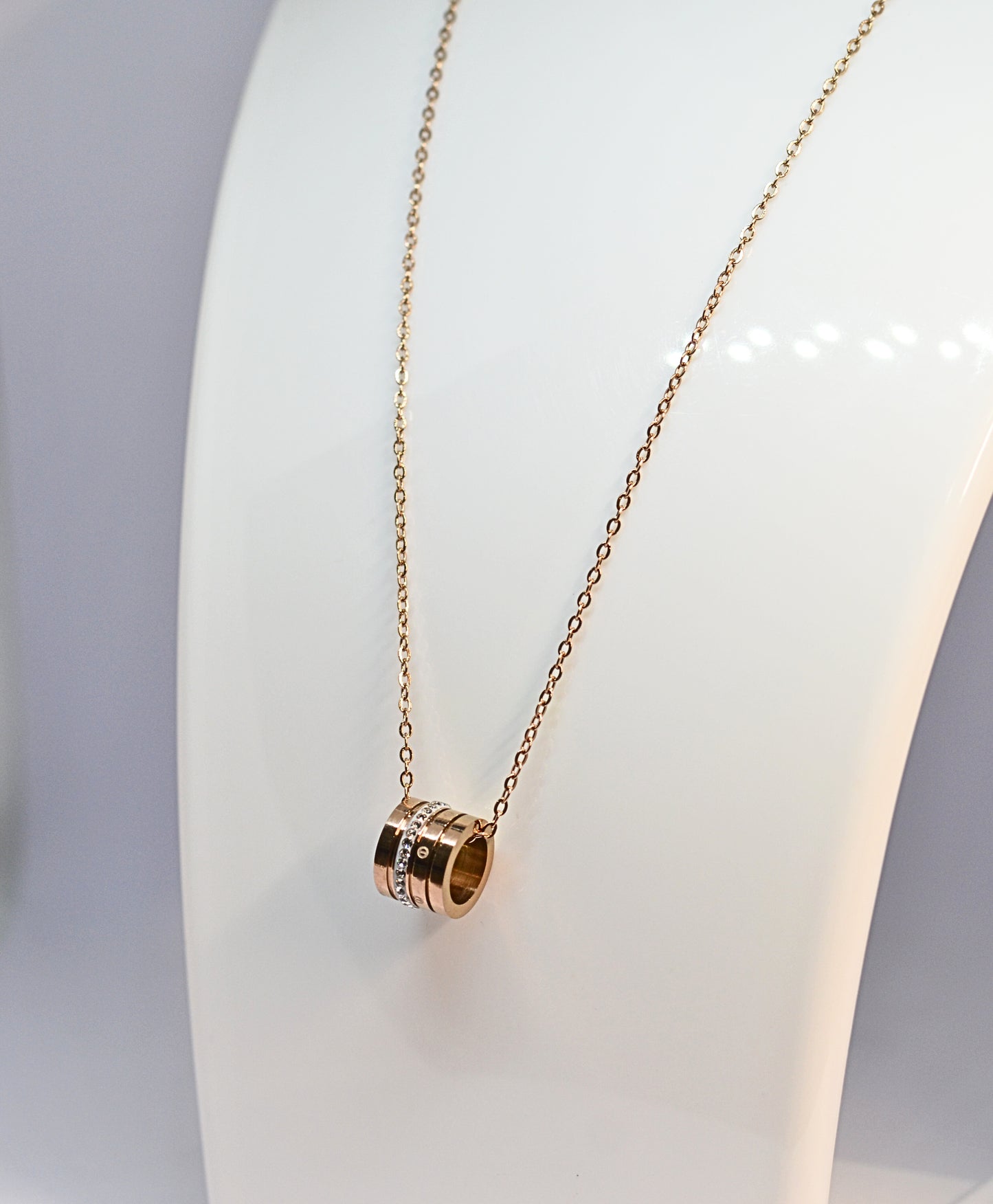 Stylish chain with multi ring pendant