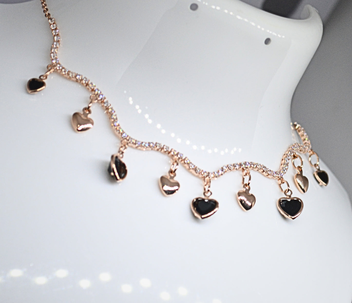 Wavy black heart shape choker necklace