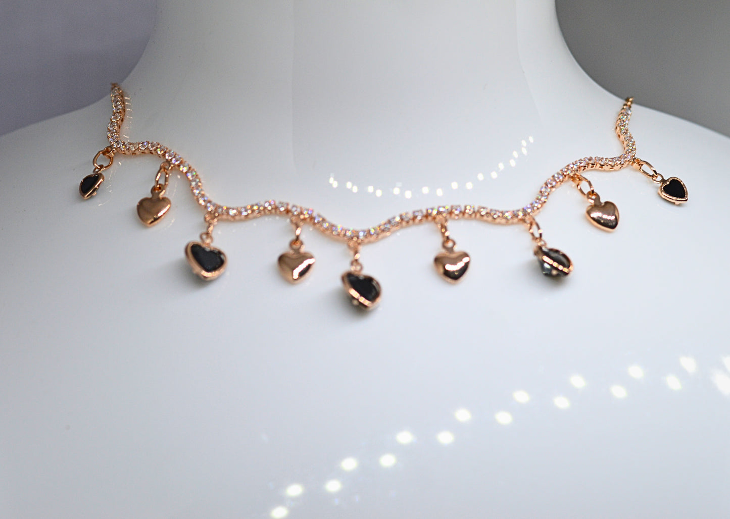 Wavy black heart shape choker necklace