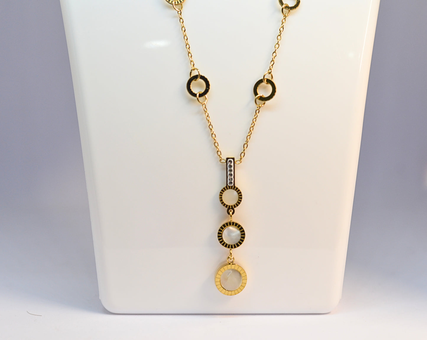 Stylish chain with long ring pendant