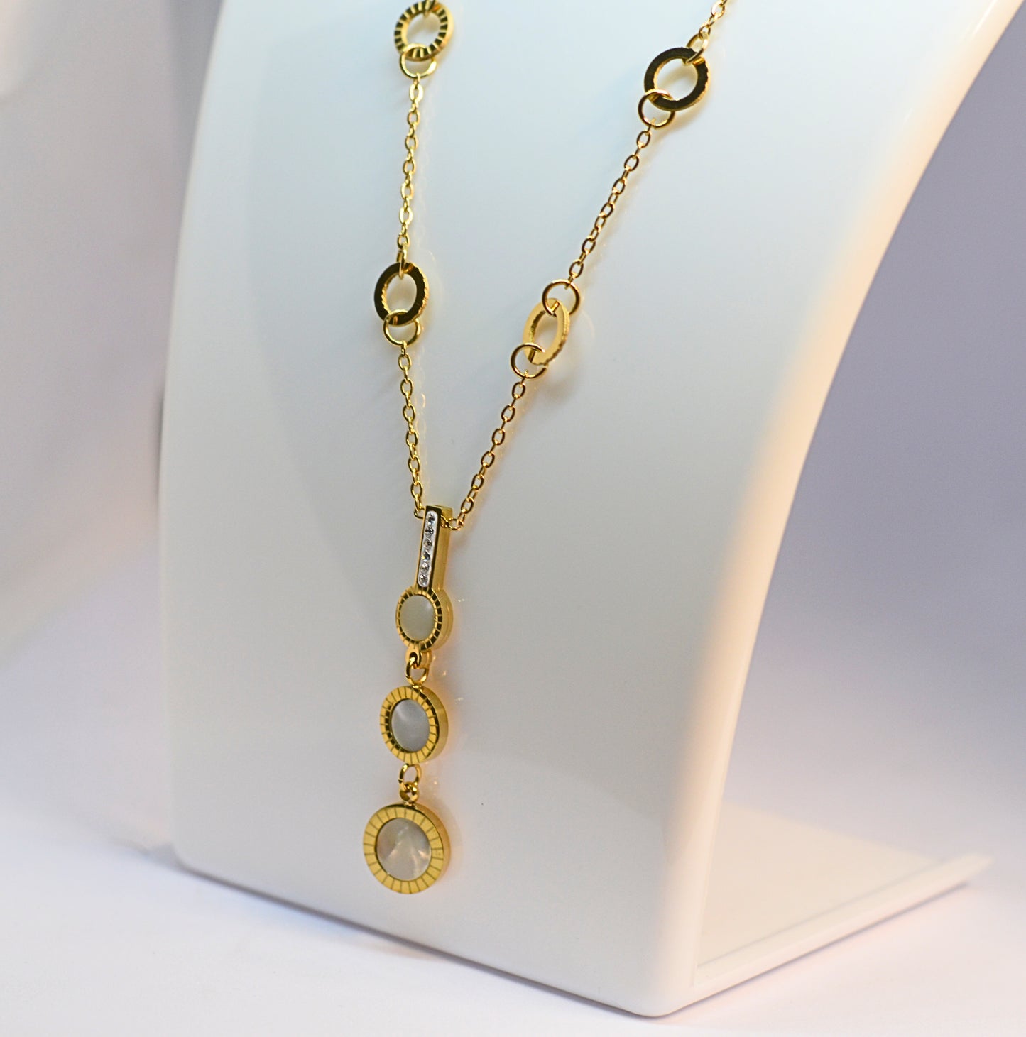 Stylish chain with long ring pendant