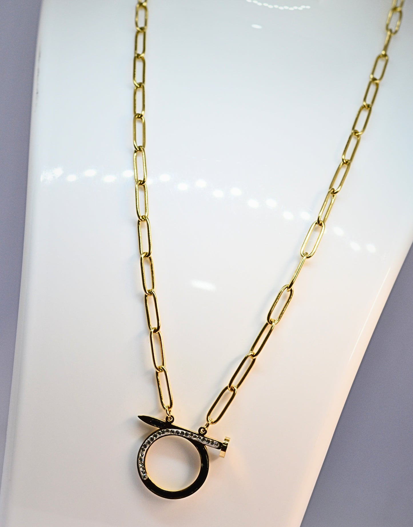 Stylish chain with nail shape pendant