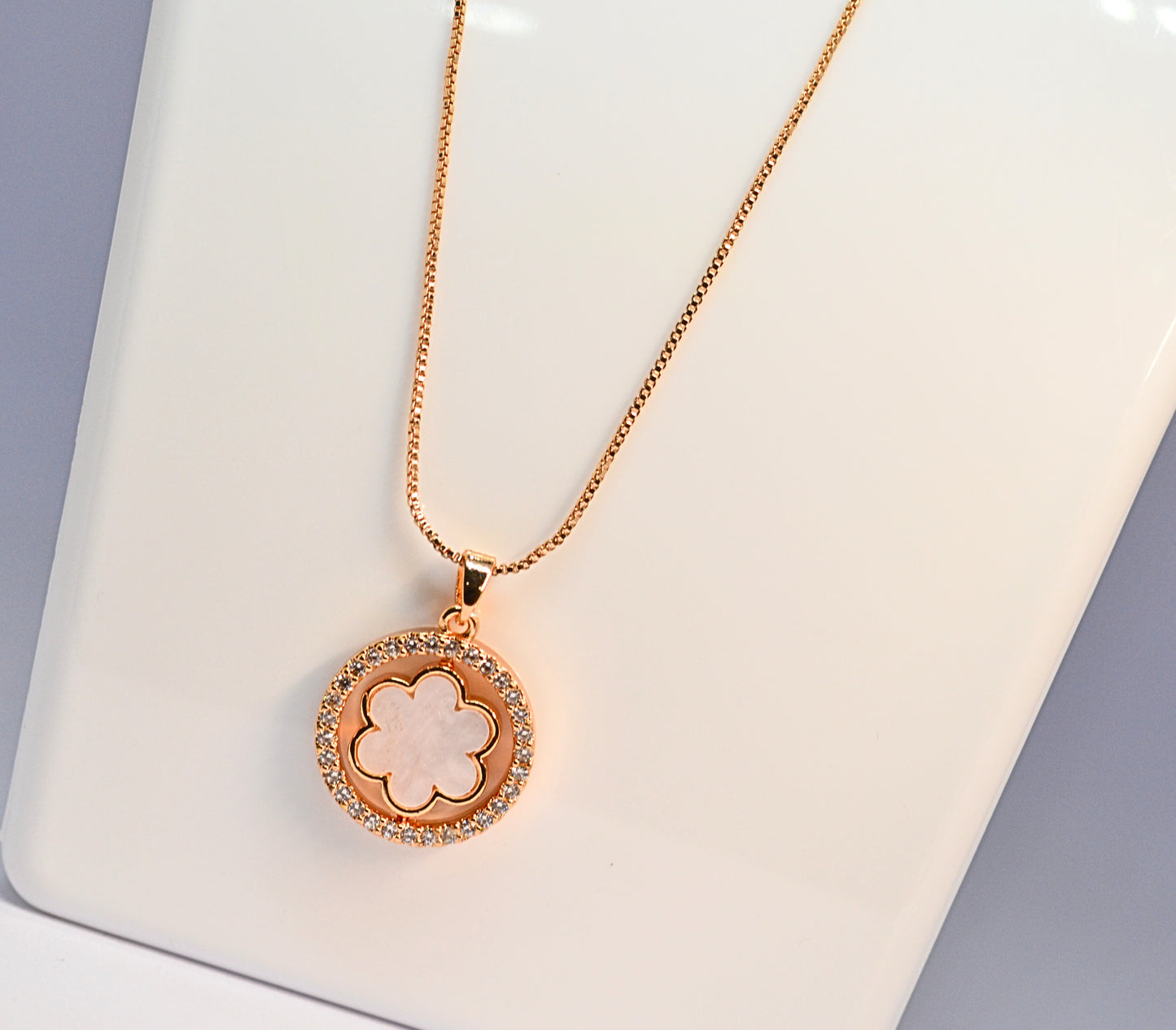 Rose gold chain with flowery pendant