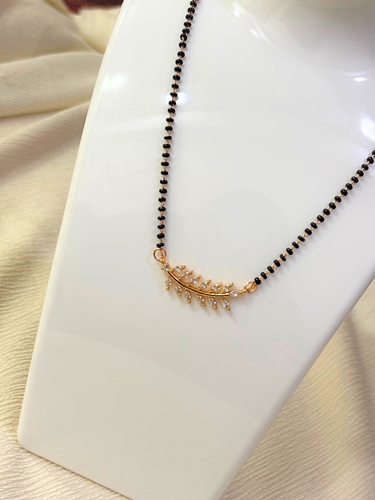 Sparkling Leaf Vine Mangalsutra