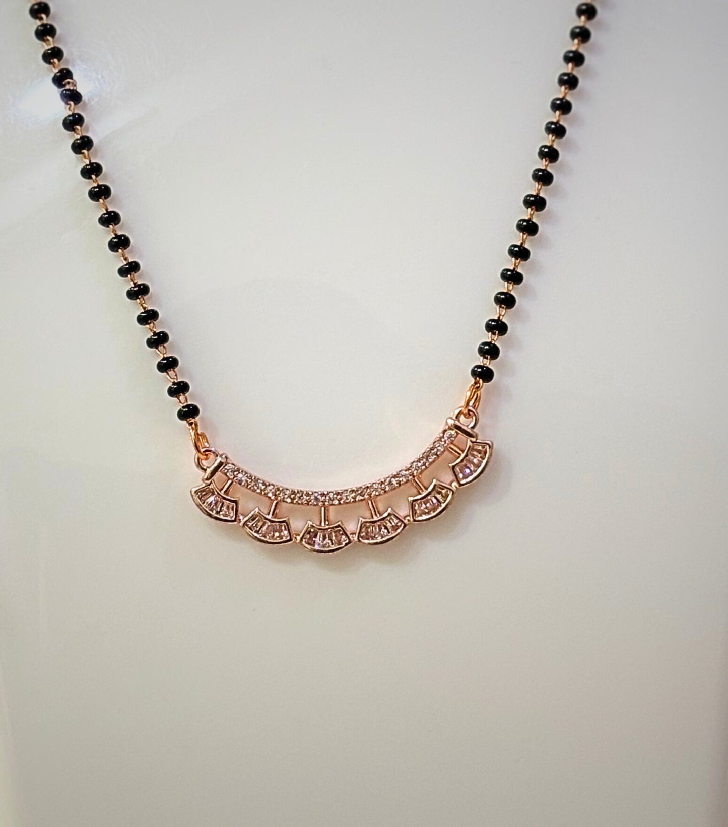 Graceful Fan-Cut Pendant Mangalsutra