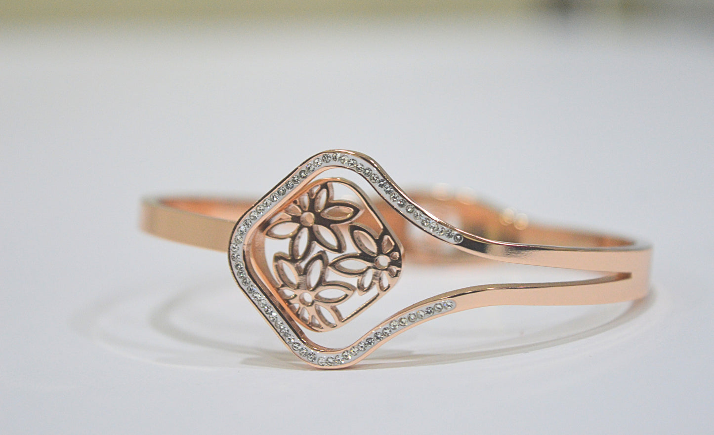 Rose gold and diamond kada