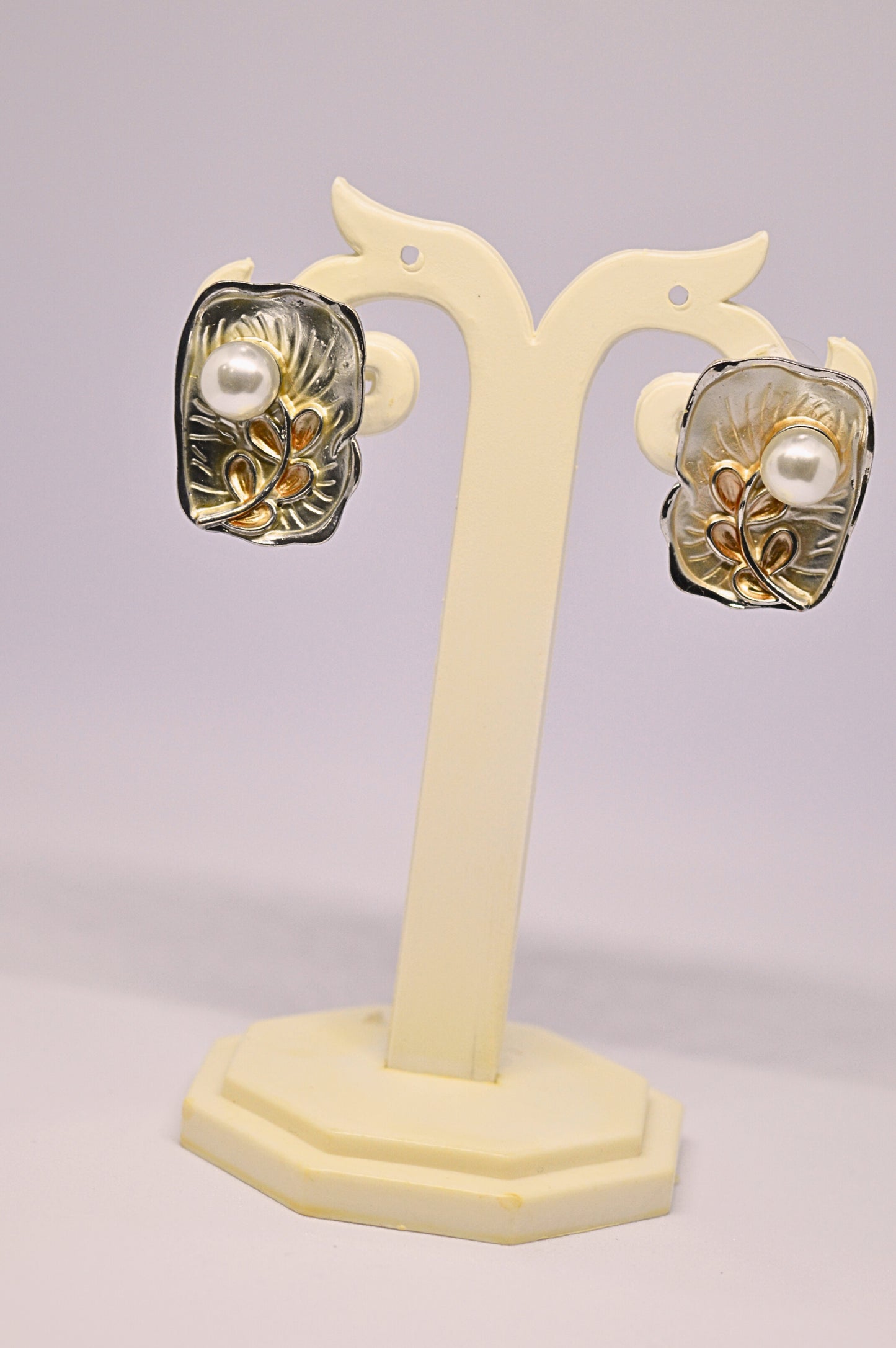 Korean small pearl Earring in flower design