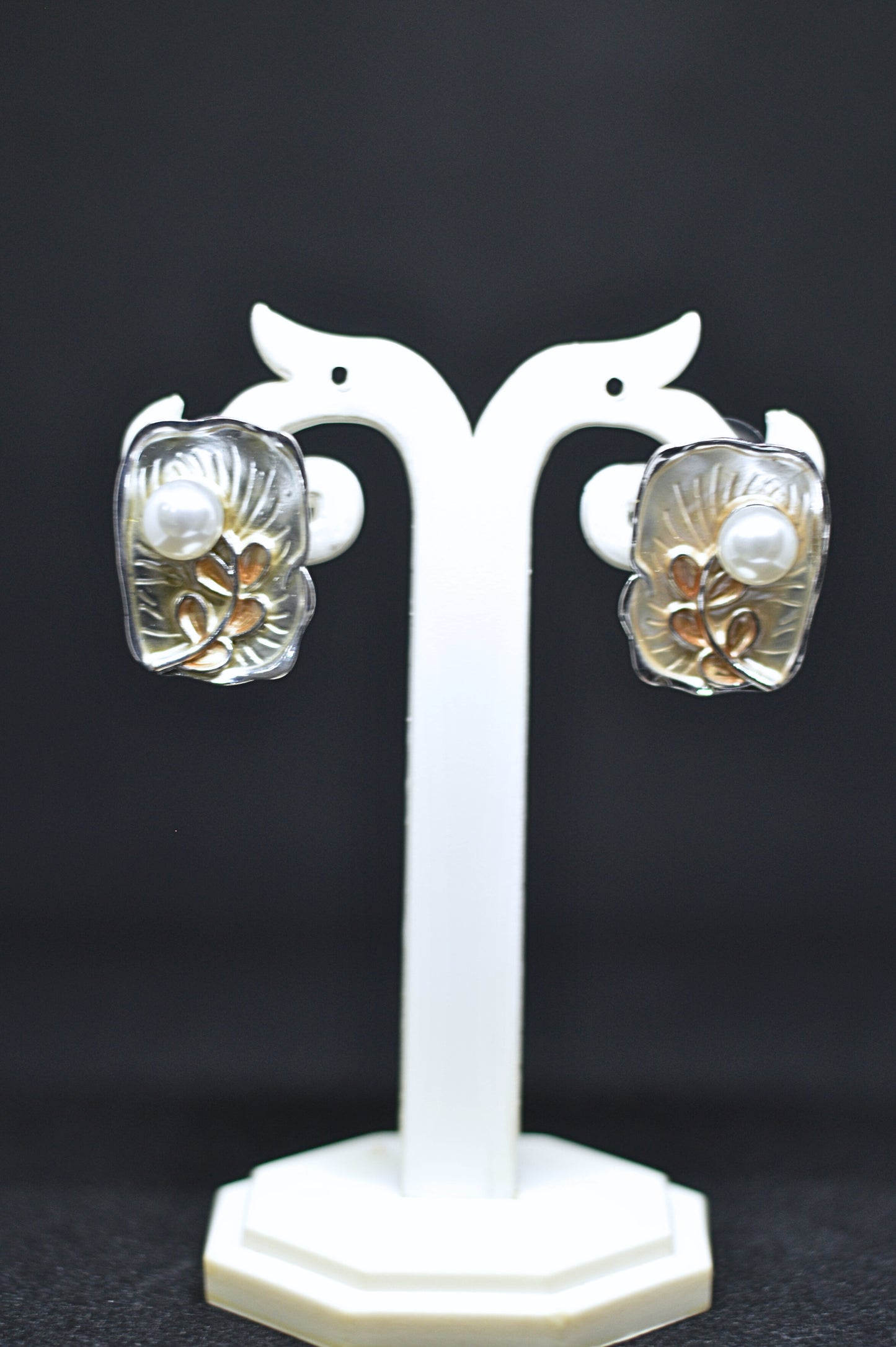 Korean small pearl Earring in flower design