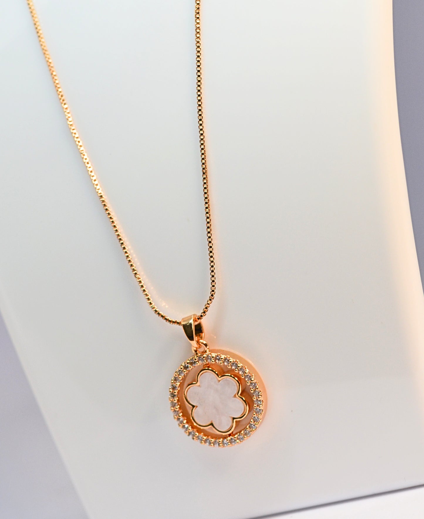 Rose gold chain with flowery pendant