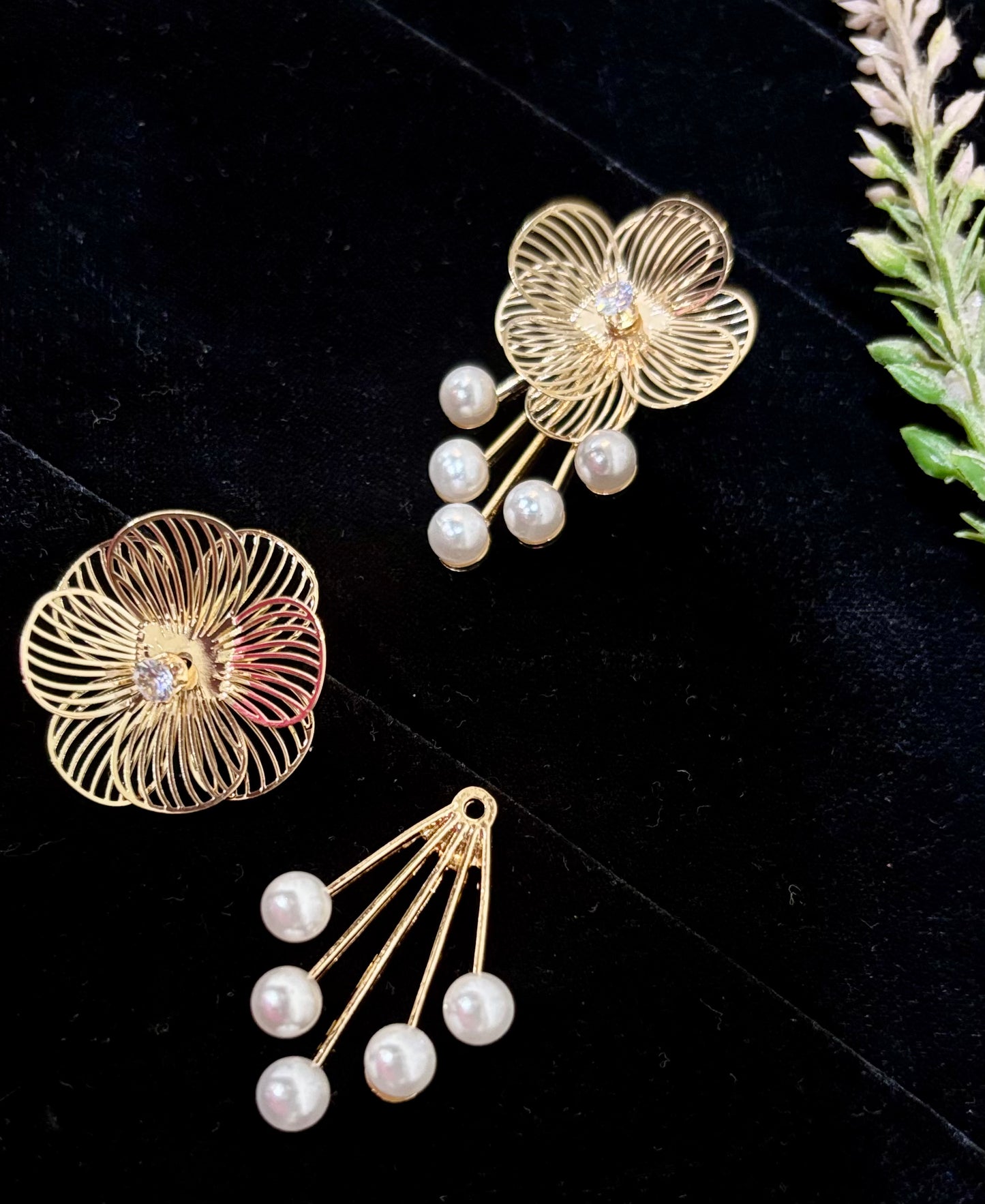 Gold and pearl Earrings