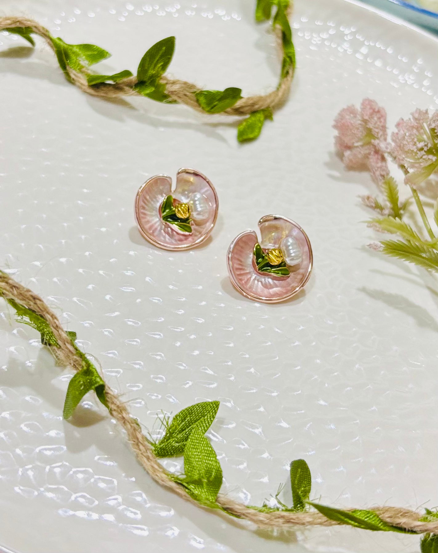 Stylish flower design earrings
