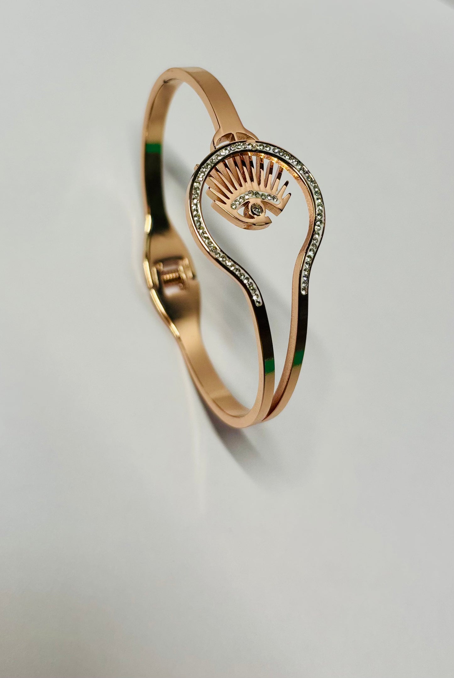 Rose gold and diamond kada