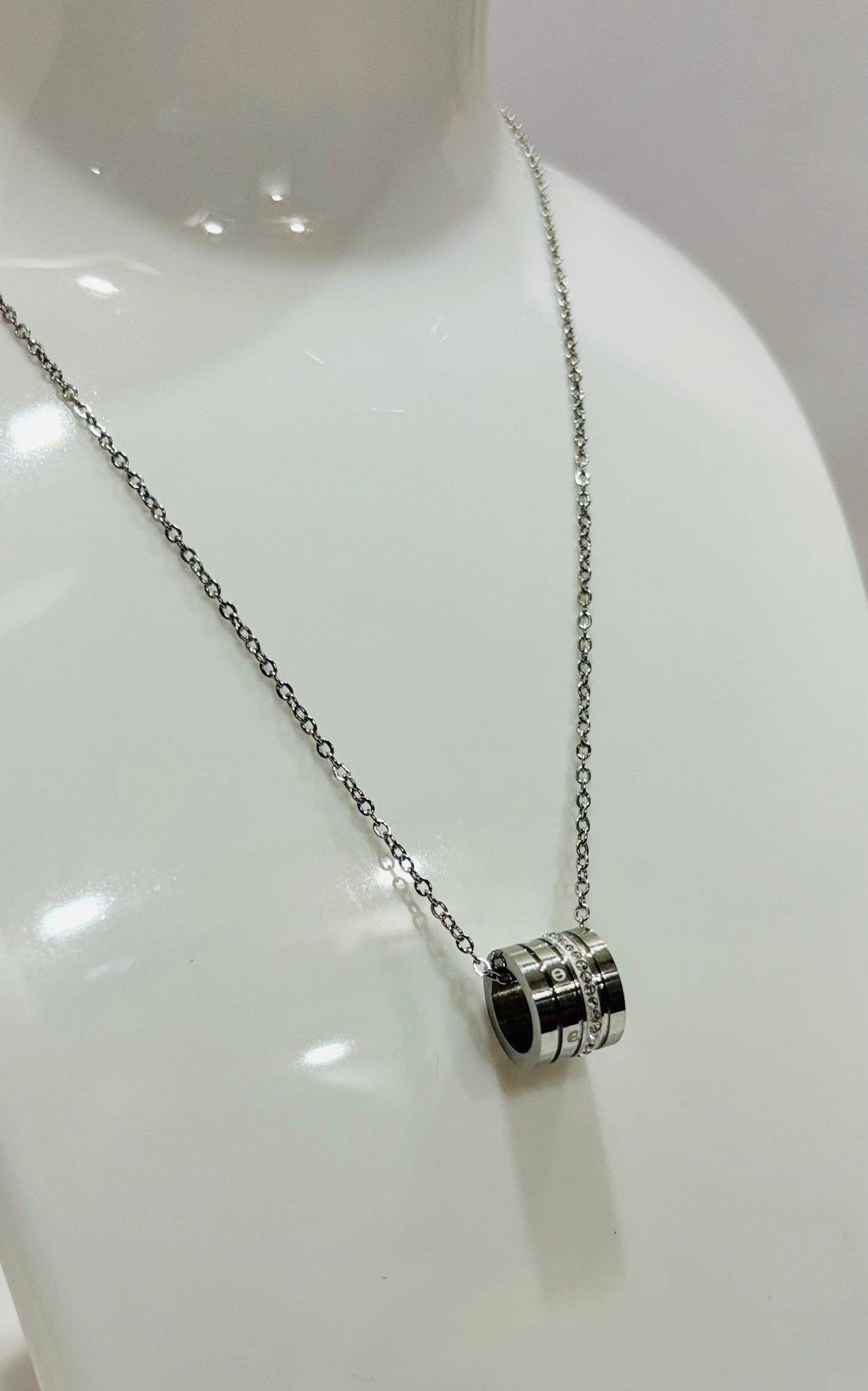 Stylish chain with multi ring pendant