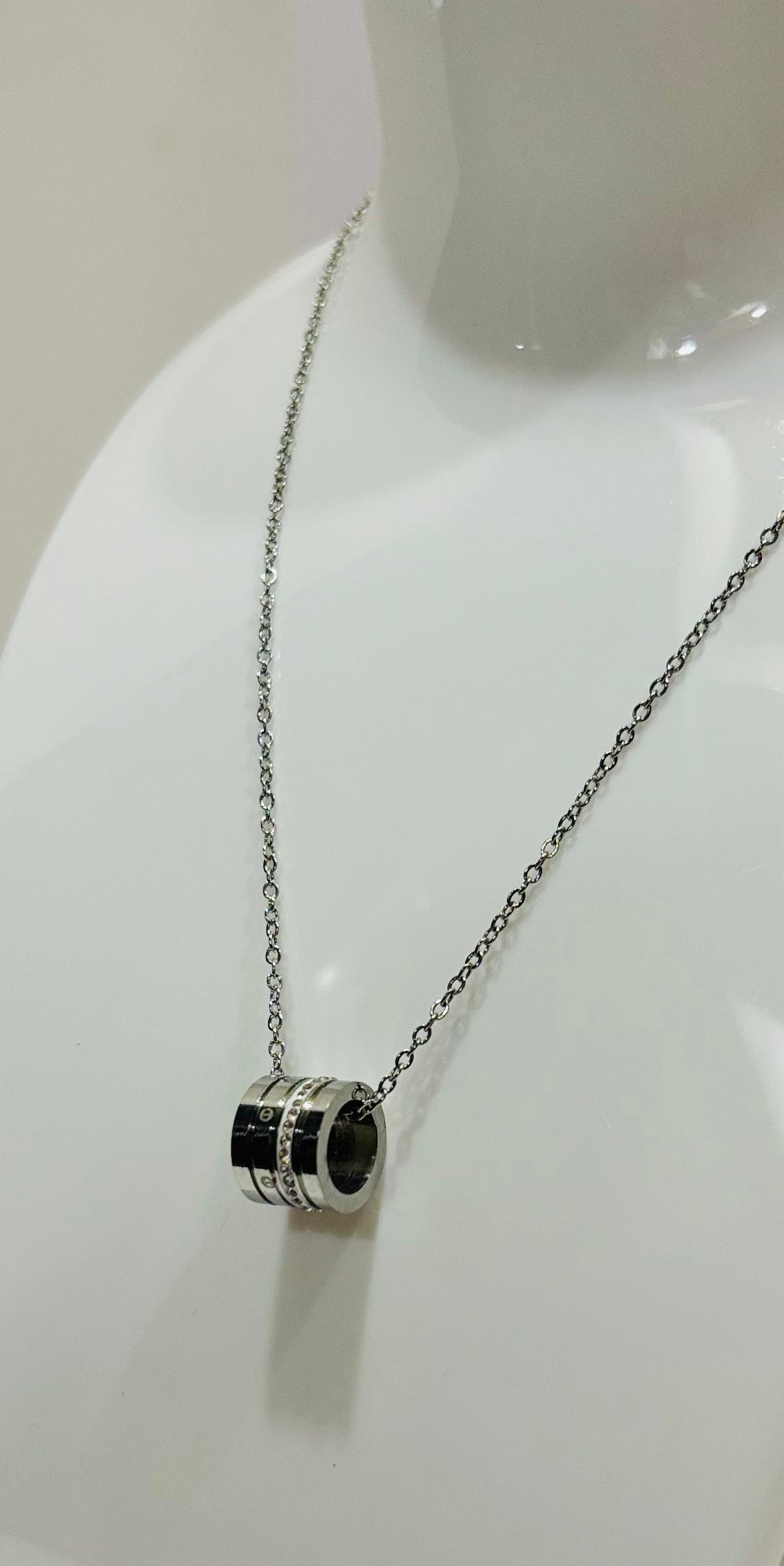 Stylish chain with multi ring pendant