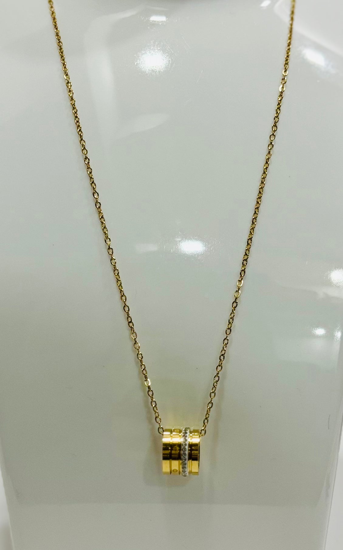 Stylish chain with multi ring pendant