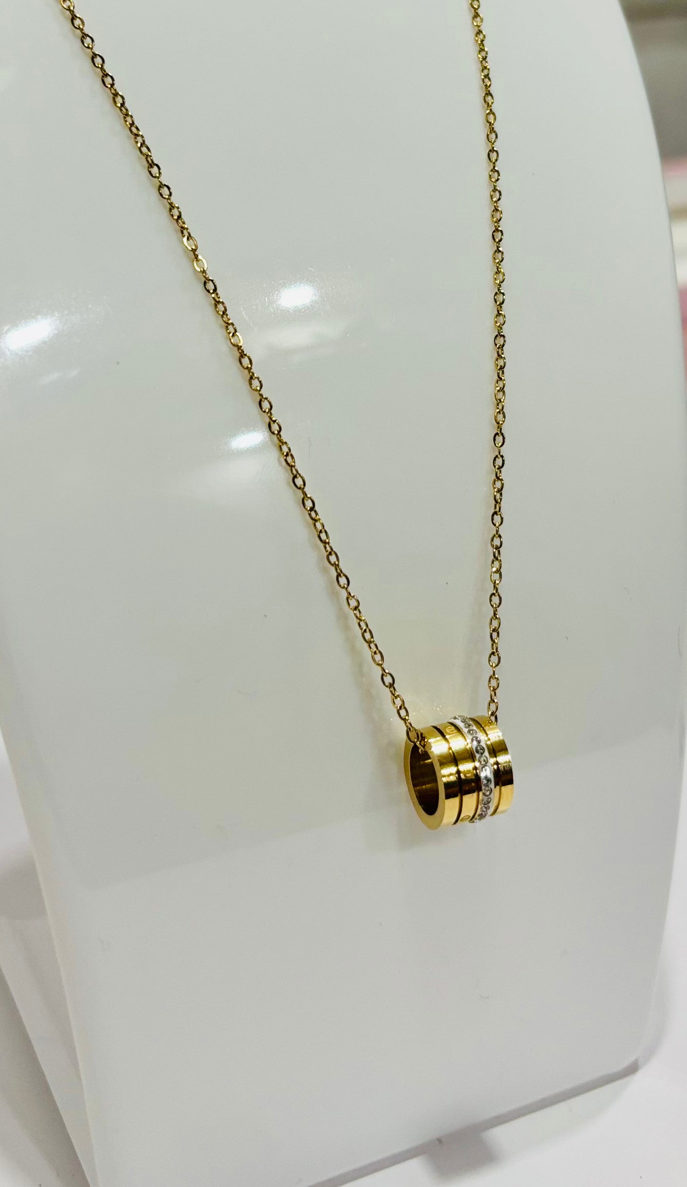 Stylish chain with multi ring pendant