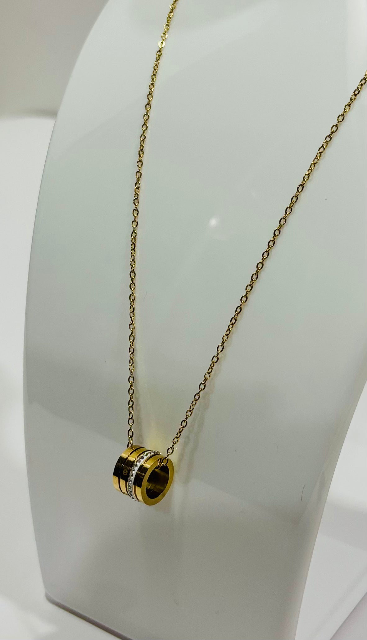 Stylish chain with multi ring pendant