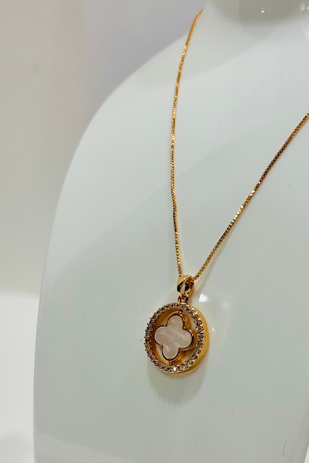 Rose Gold chain with clover ring pendant