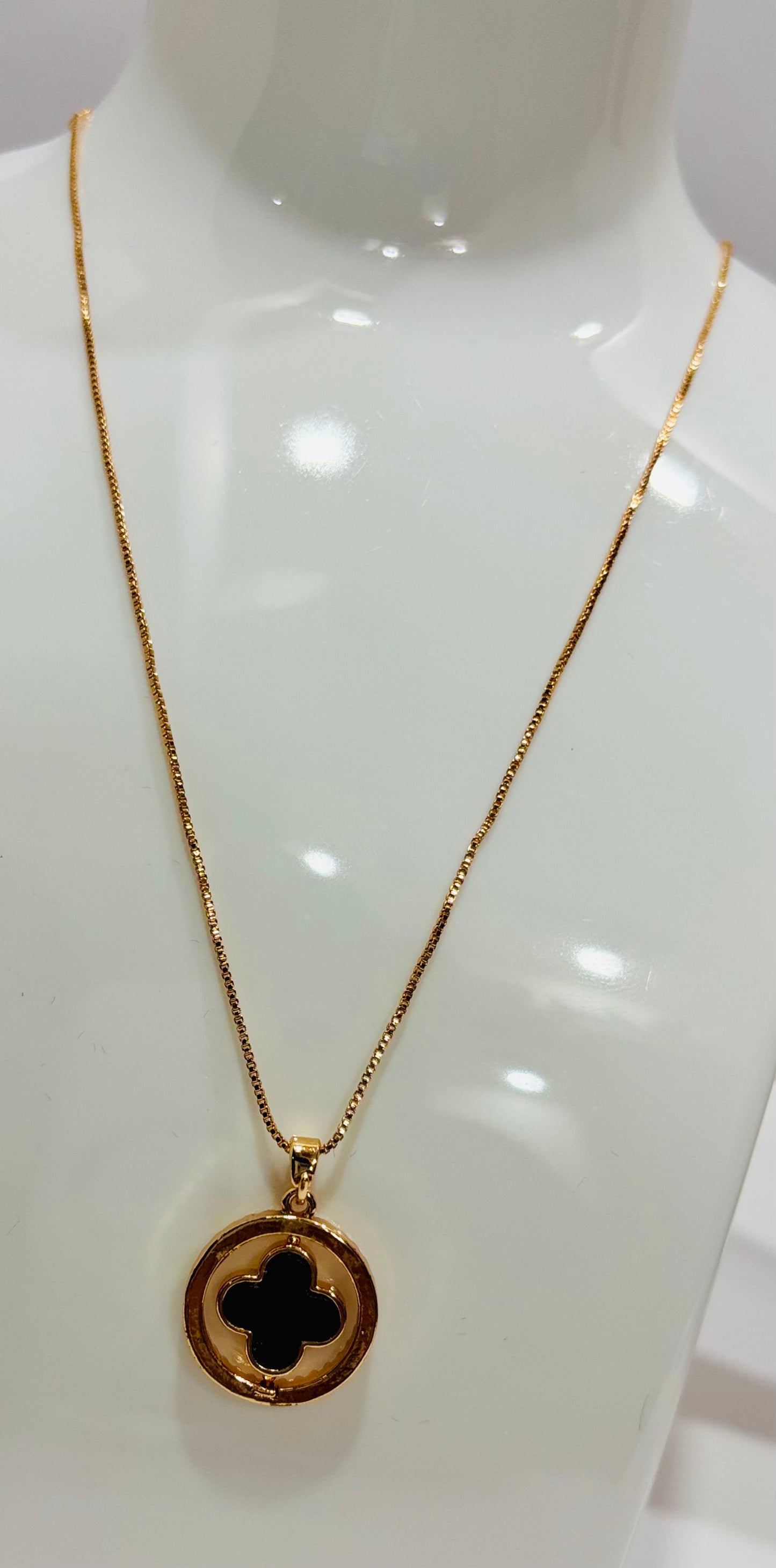 Rose Gold chain with clover ring pendant