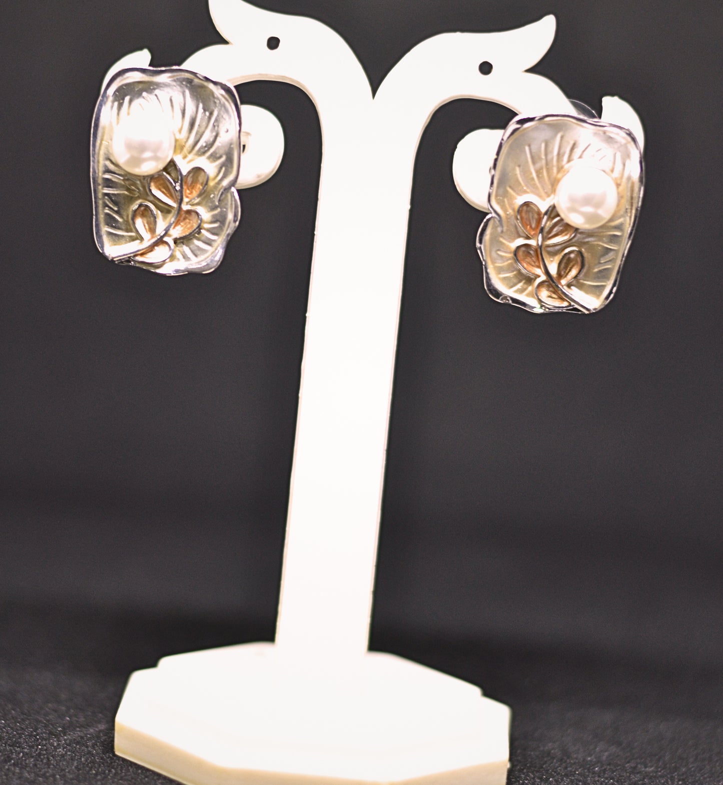 Korean small pearl Earring in flower design
