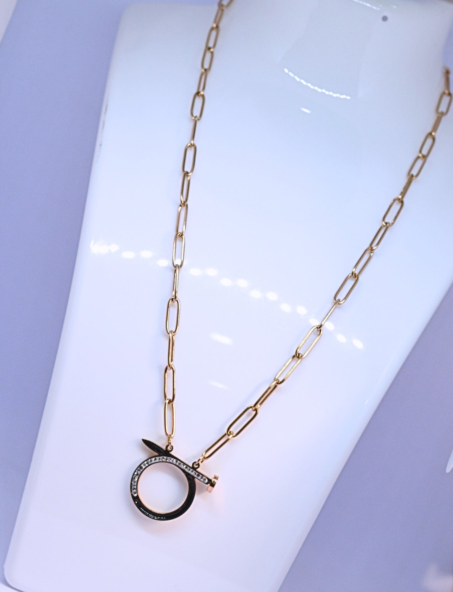 Stylish chain with nail shape pendant