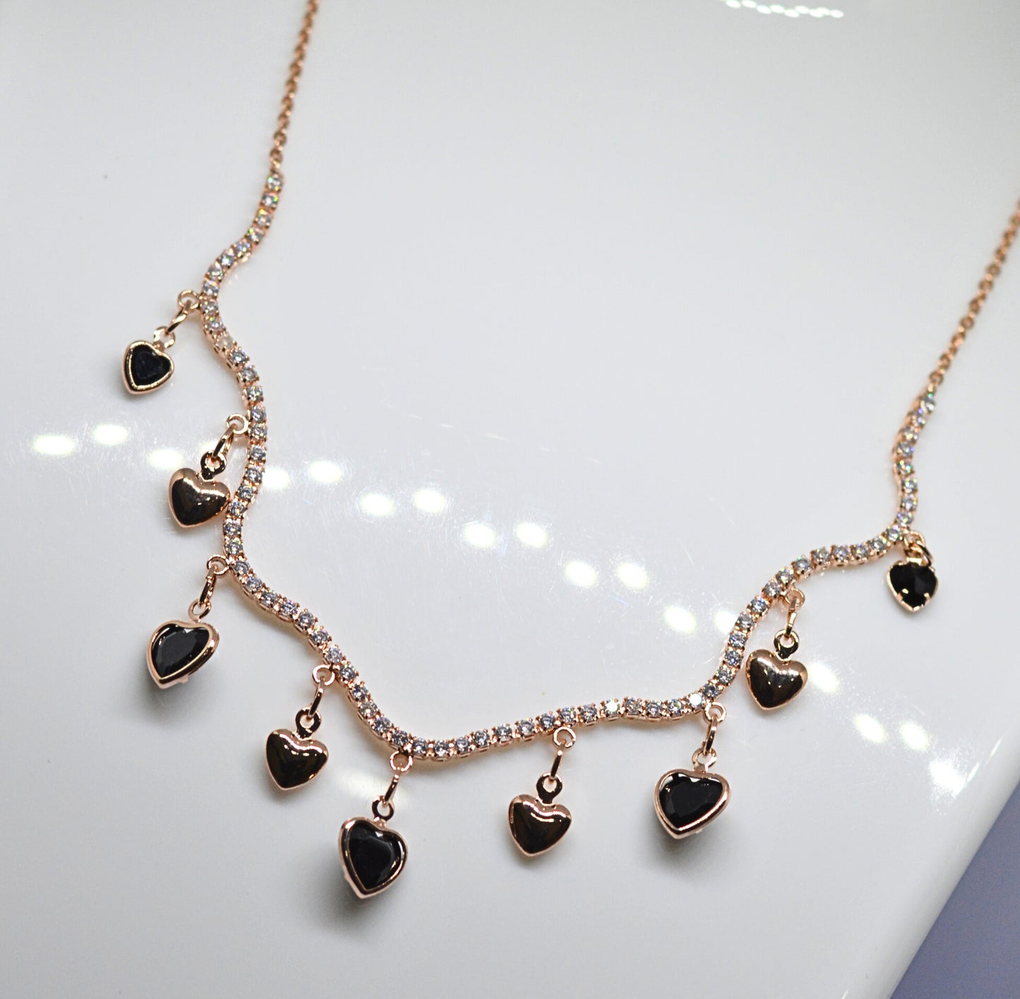 Wavy black heart shape choker necklace
