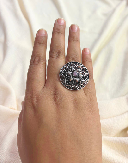 🌸 This Flower Shape Oxidised Ring