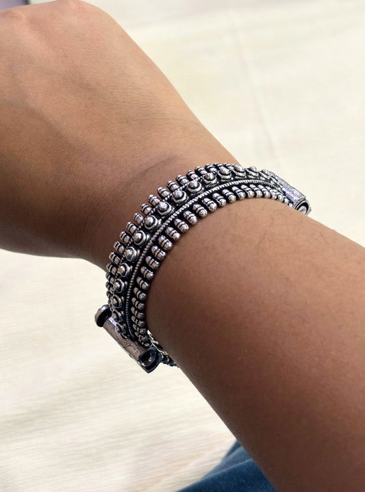 Rustic Radiance Kada