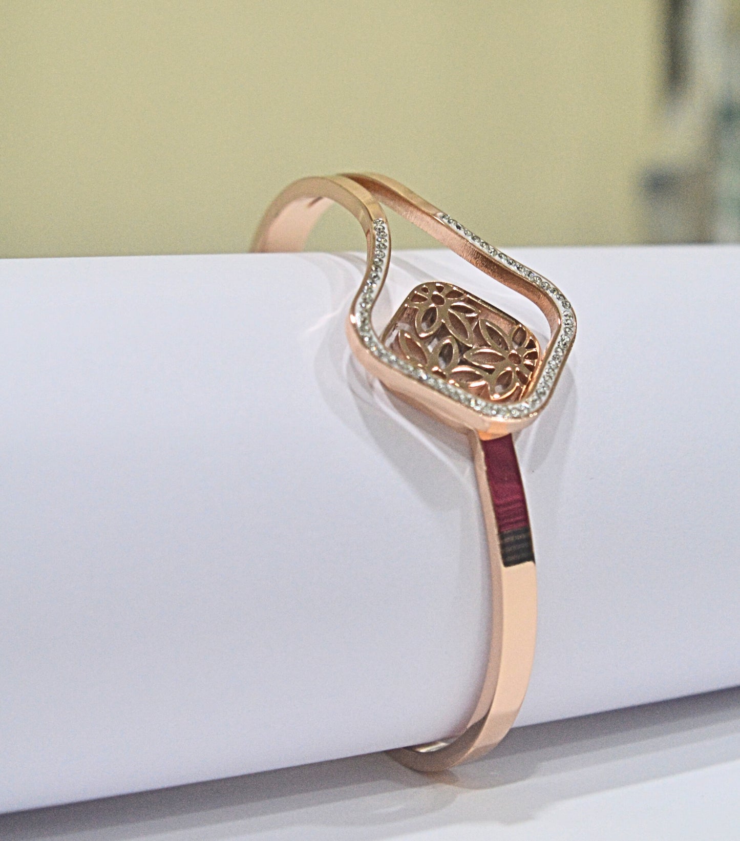 Rose gold and diamond kada