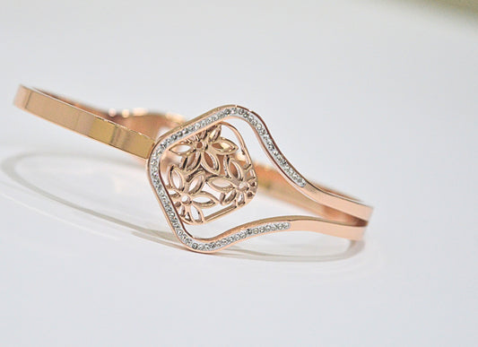 Rose gold and diamond kada