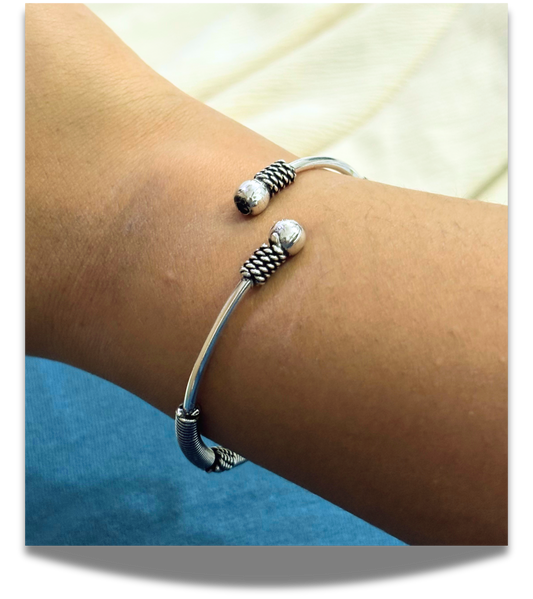 Minimalist Grace – Oxidised Open Cuff Bracelet