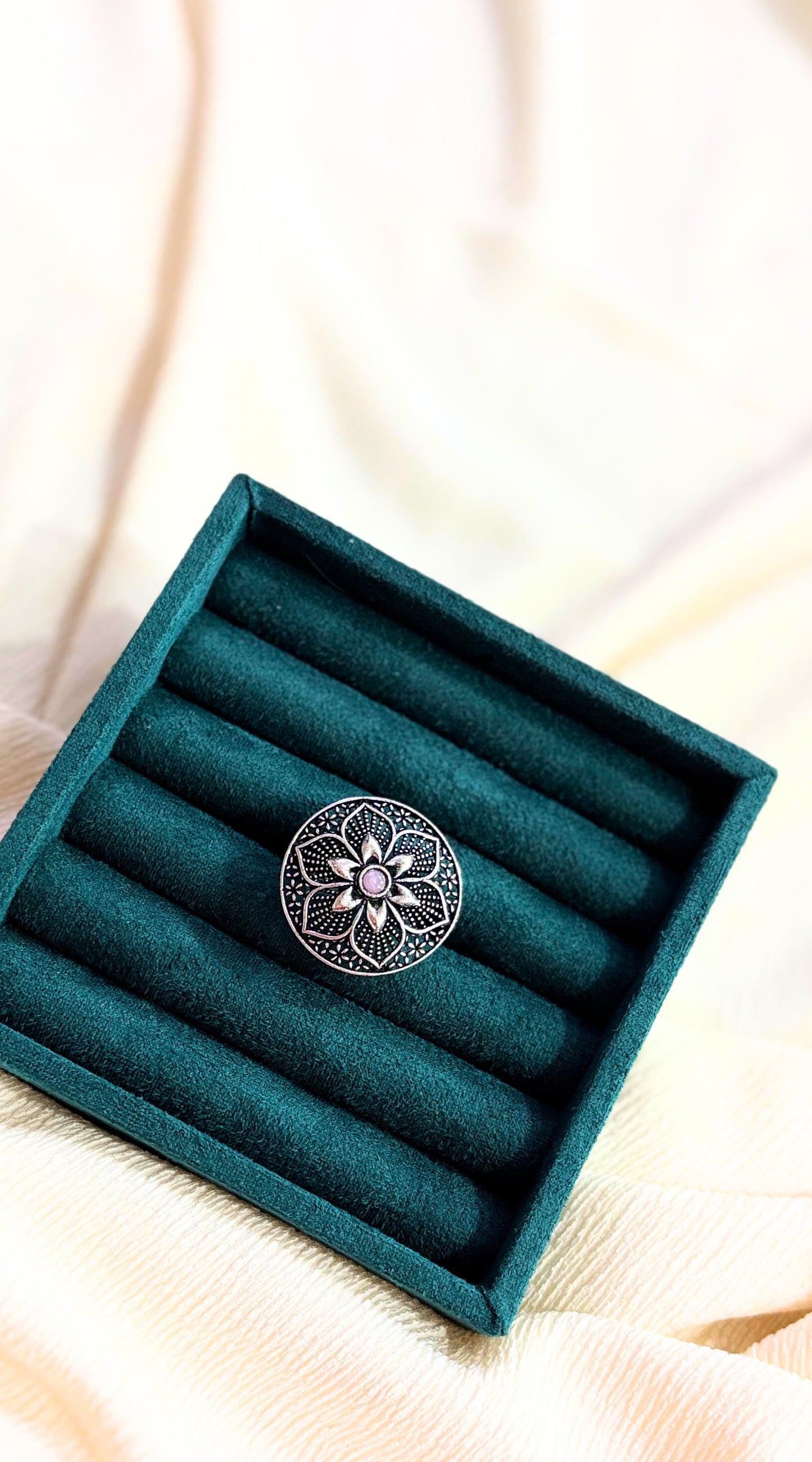 🌸 This Flower Shape Oxidised Ring