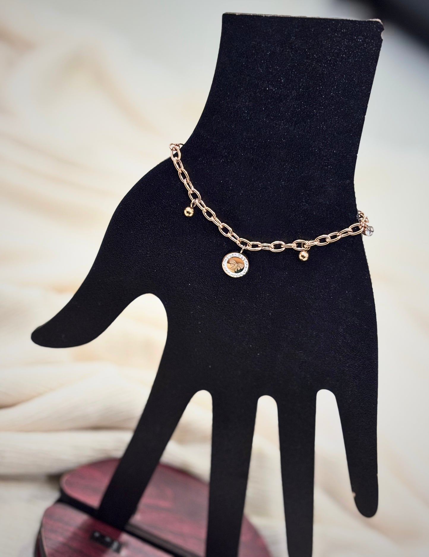 Rusty Gold Bow Pendant Necklace – Elegant Circle Charm Design