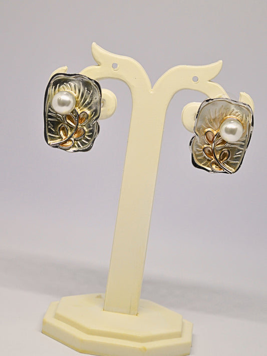 Korean small pearl Earring in flower design