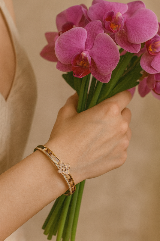 Elegant Clover Charm Bracelet