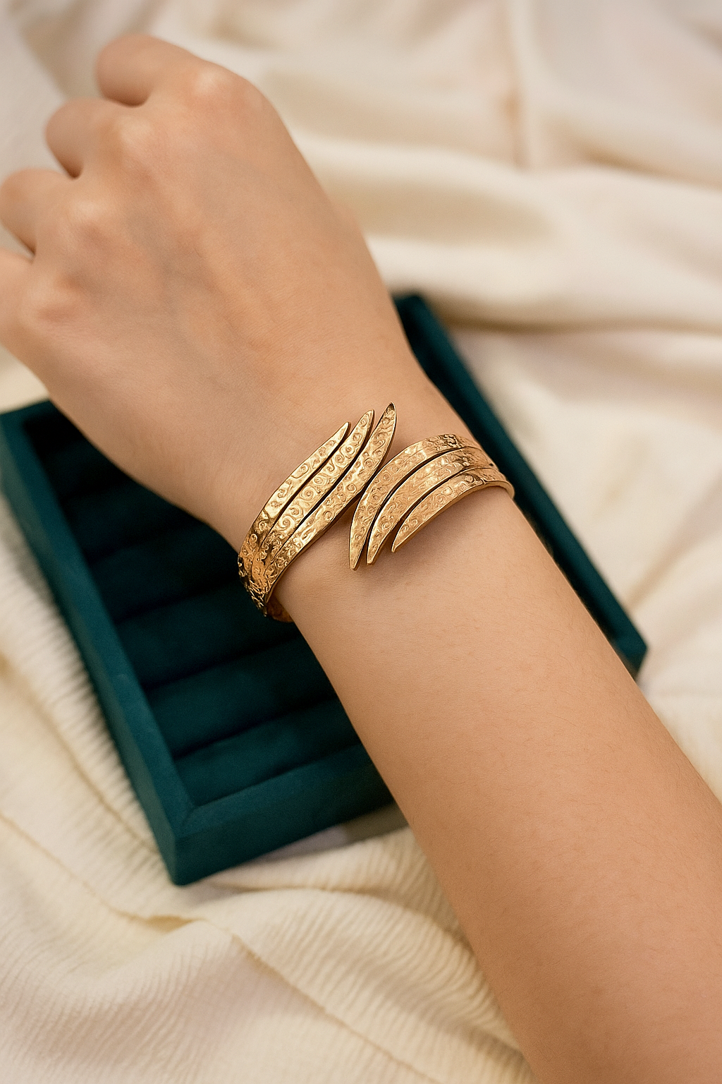 Textured Wave-Design Rose Gold Kada