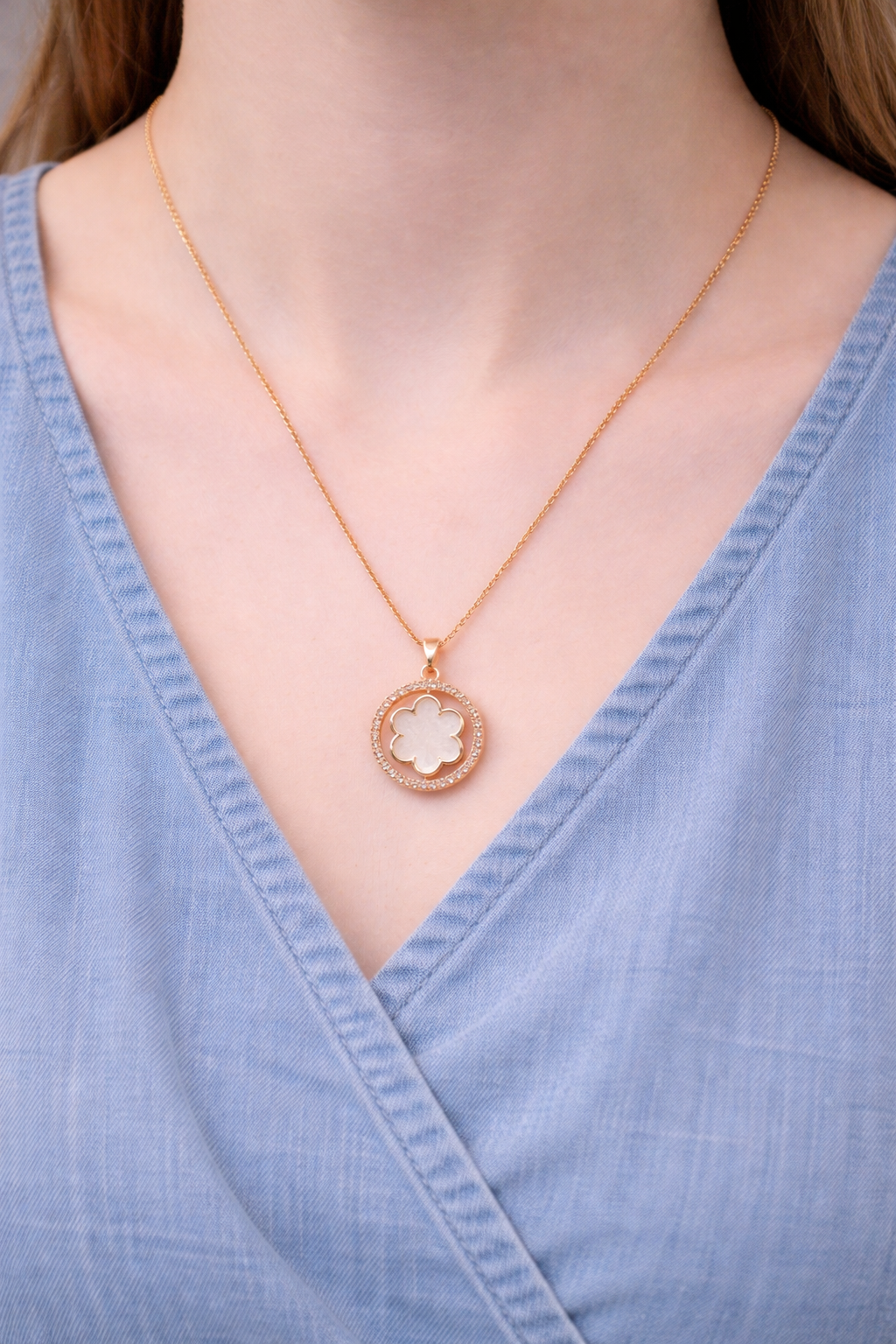 Rose gold chain with flowery pendant
