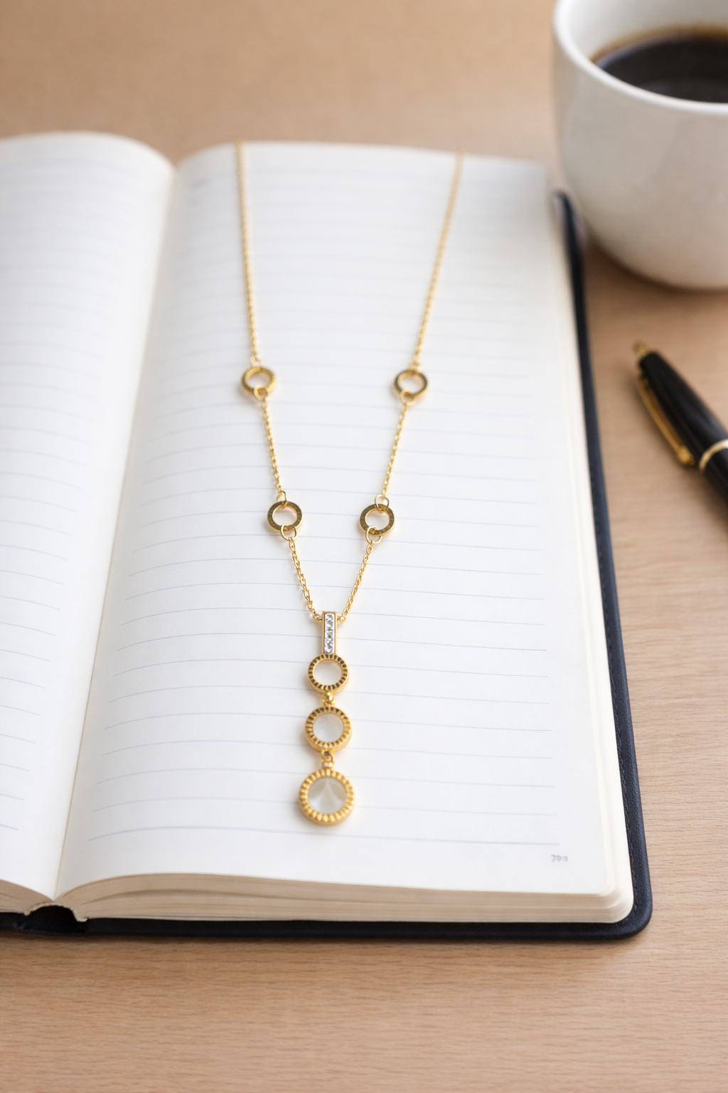 Stylish chain with long ring pendant