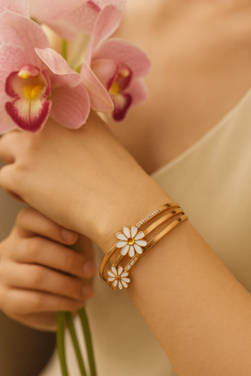 Blooming Daisy Charm Bracelet