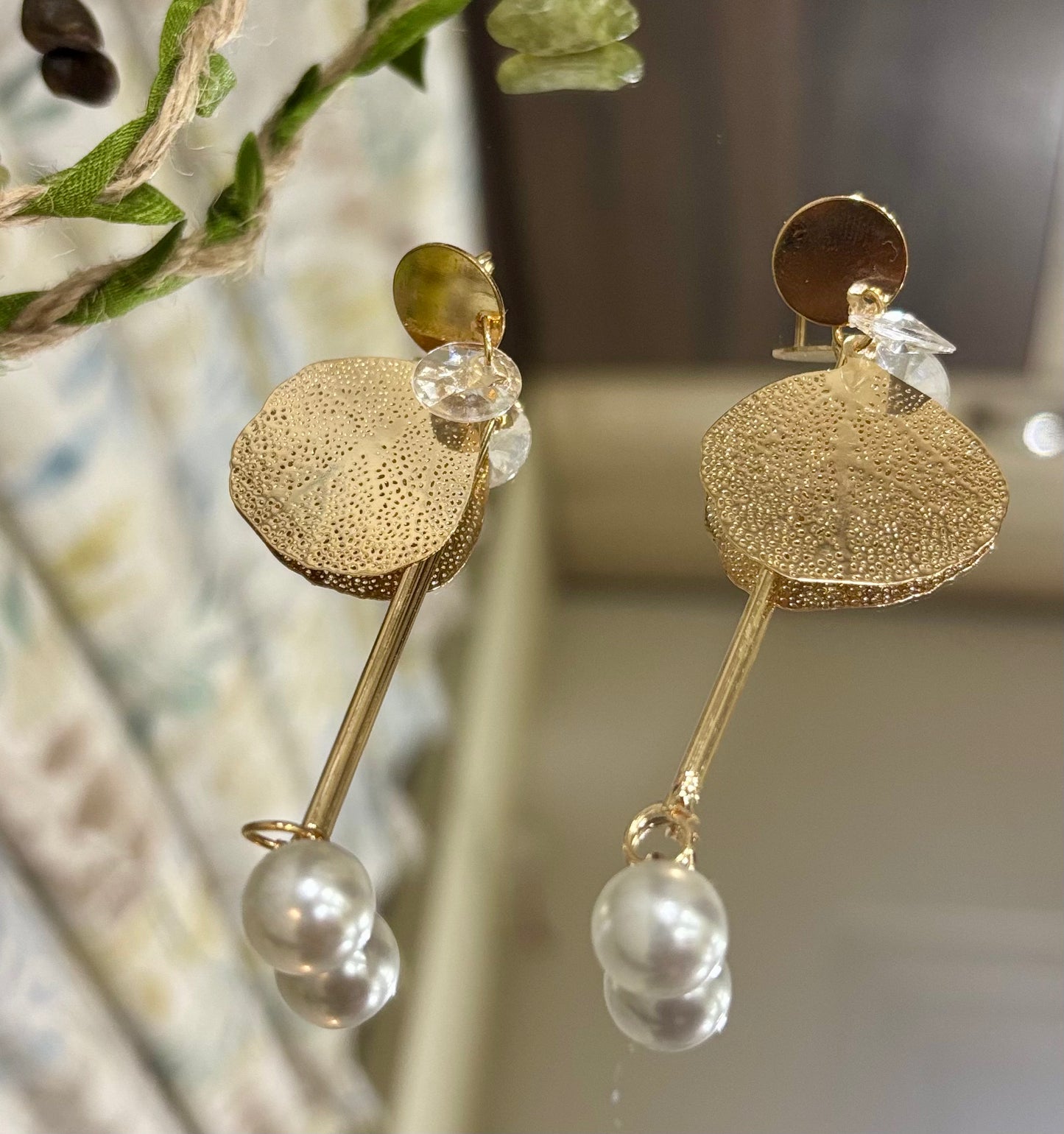 Earrings with hanging sacred fig leaf design