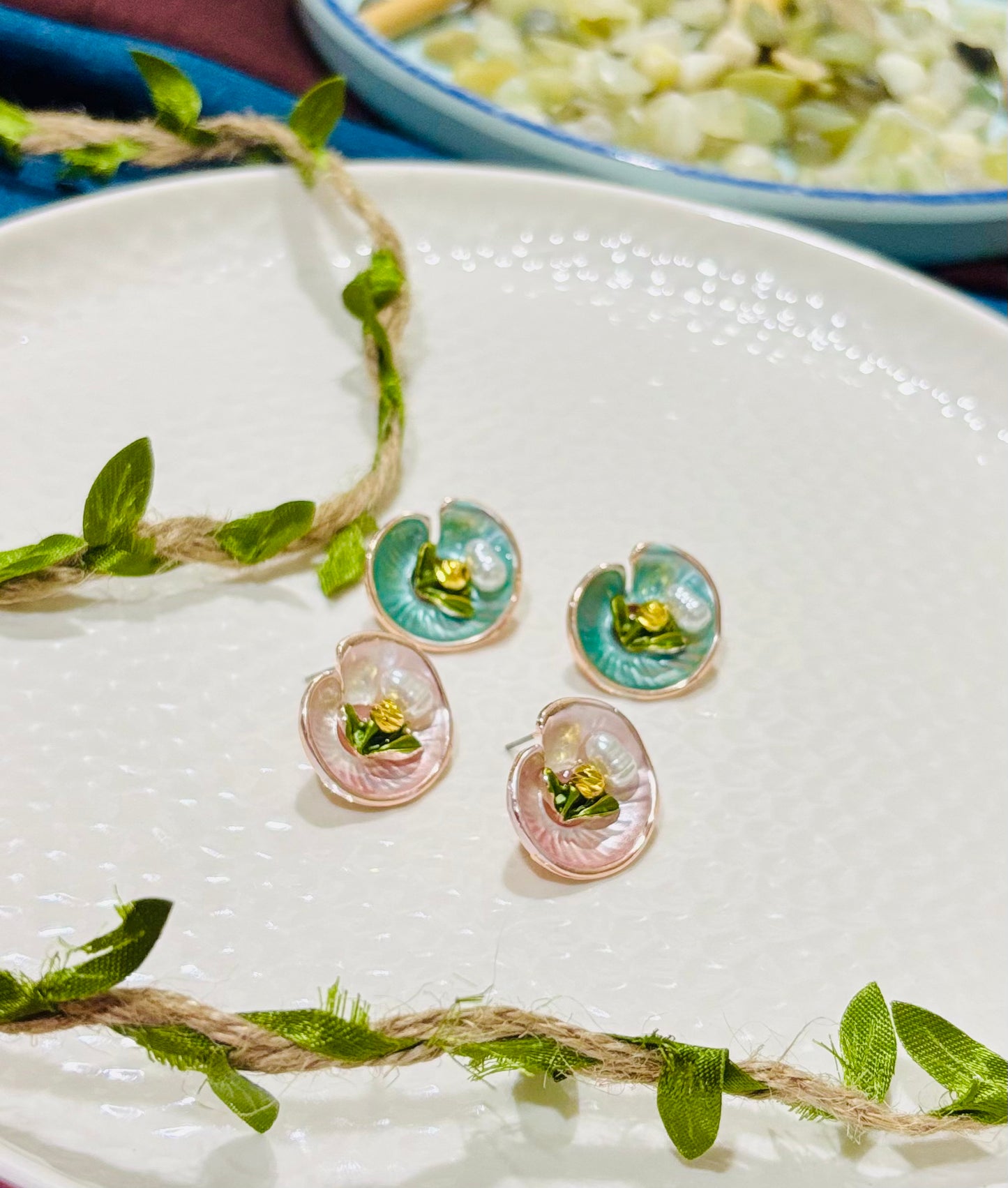 Stylish flower design earrings
