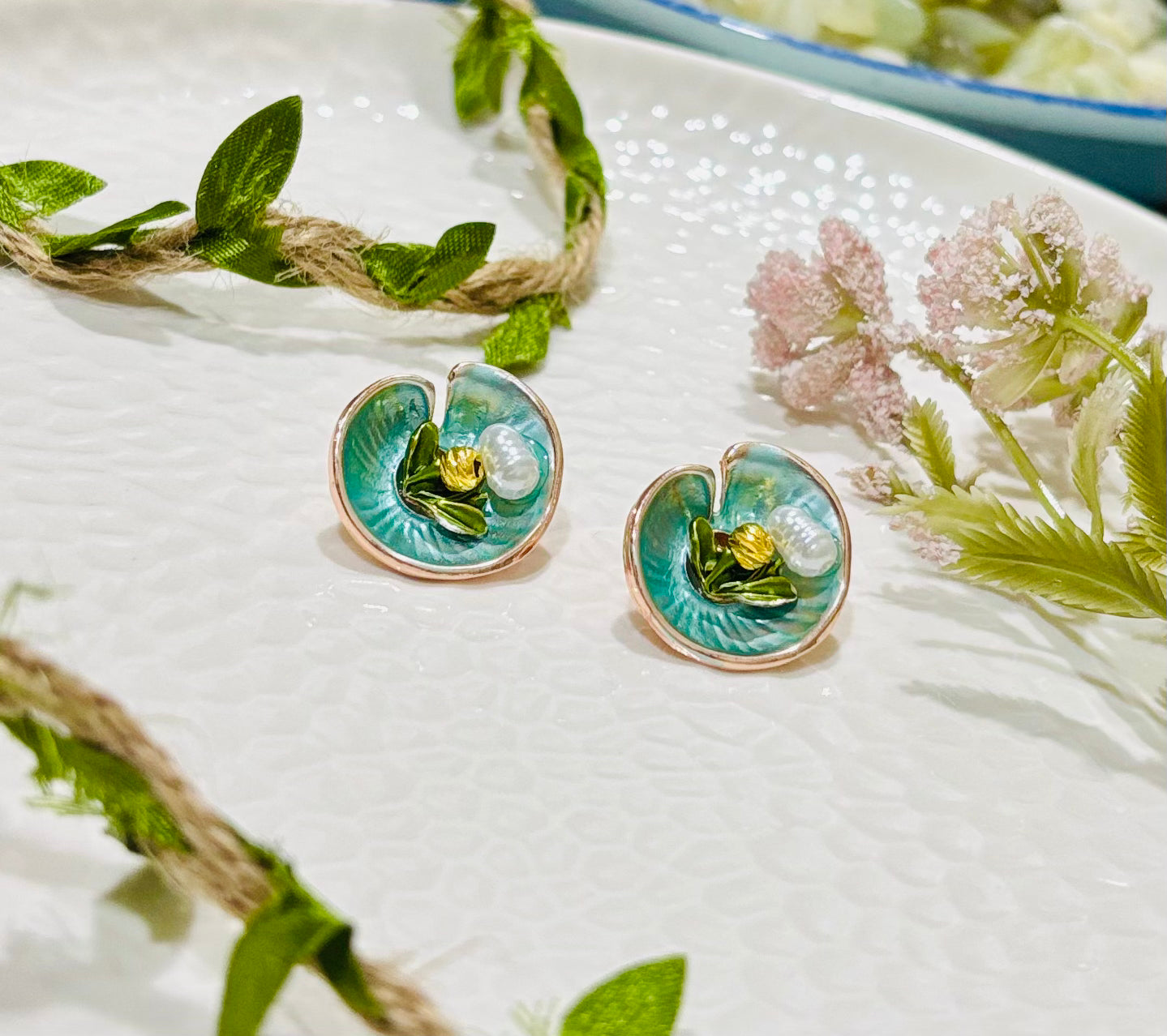 Stylish flower design earrings