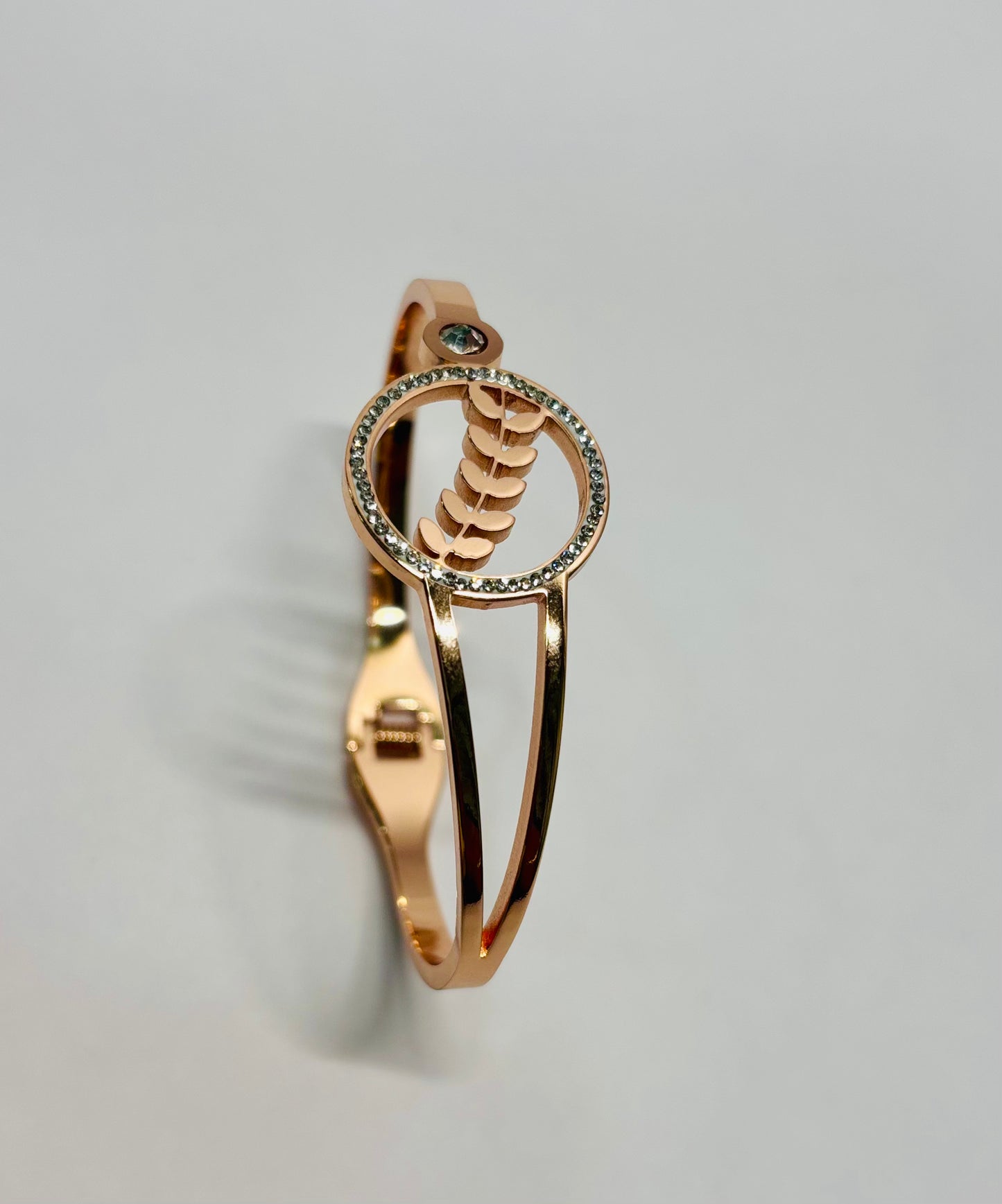 Rose gold and diamond kada