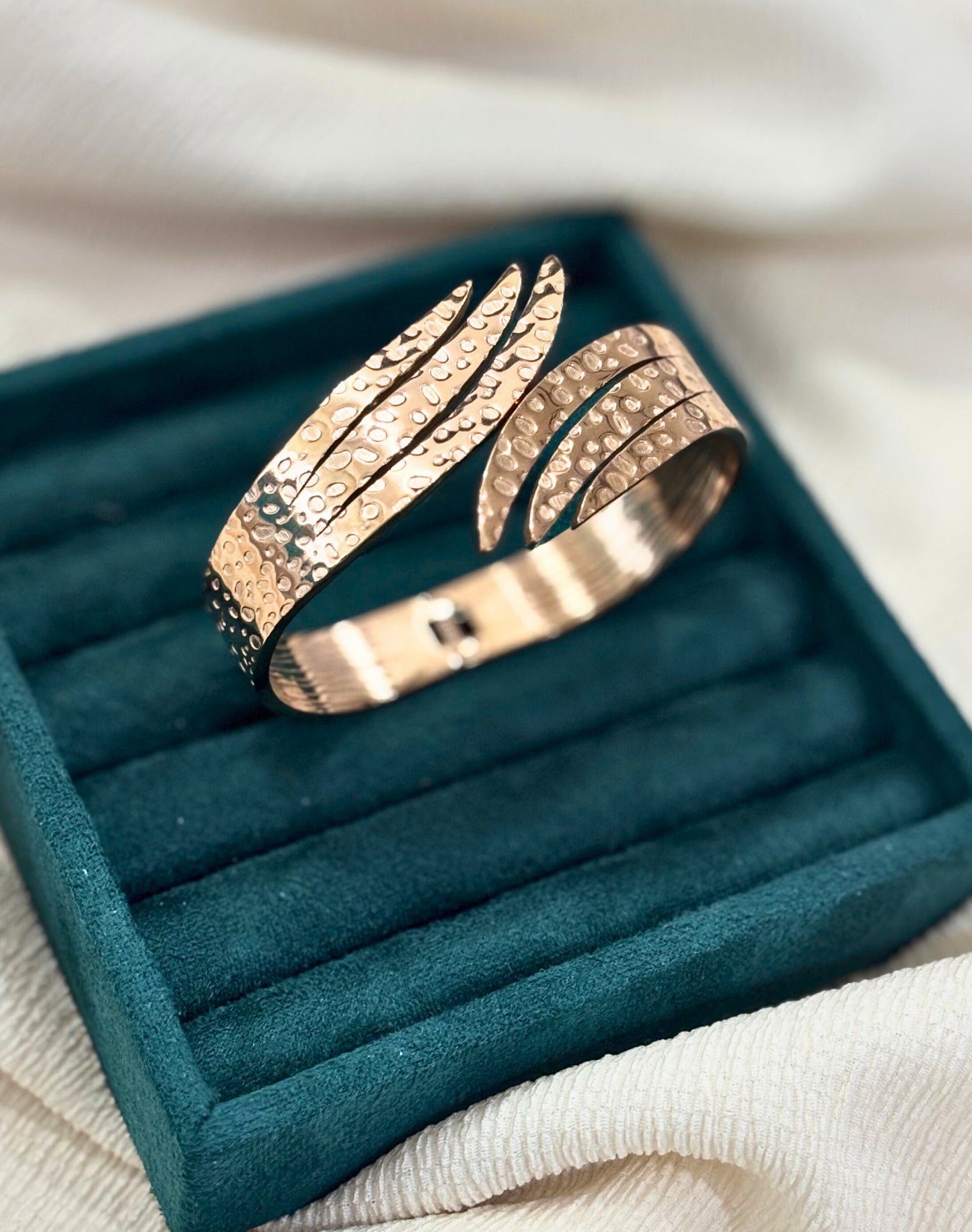 Textured Wave-Design Rose Gold Kada