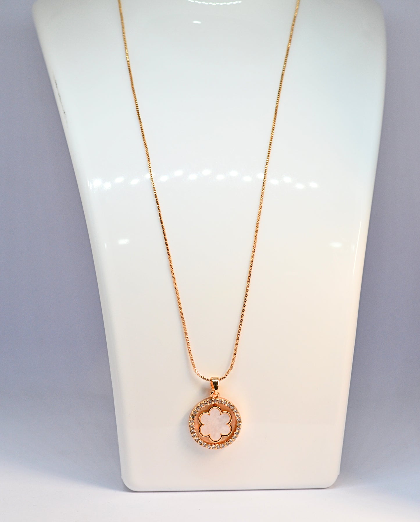 Rose gold chain with flowery pendant