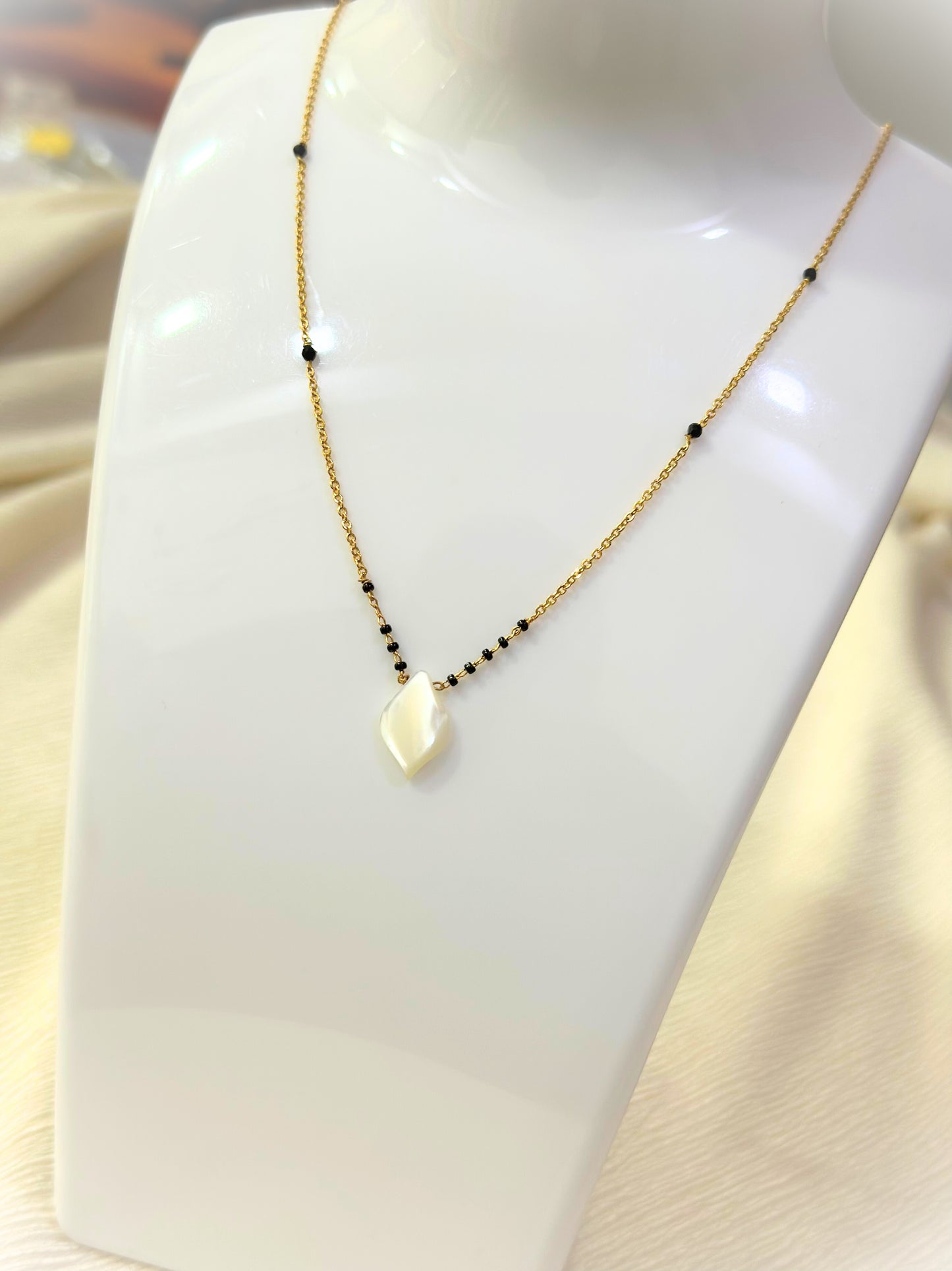 Minimal Pearl Drop Mangalsutra