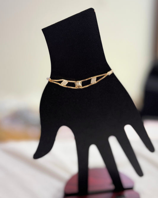 Elegant Gold Linked Charm Bracelet