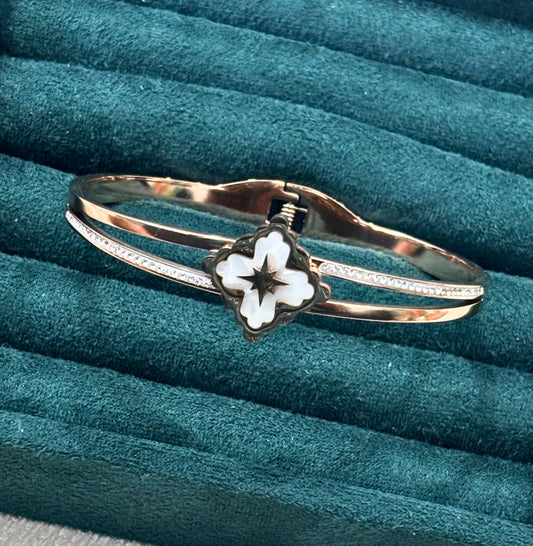 Pearl Clover Dual-Band Bracelet