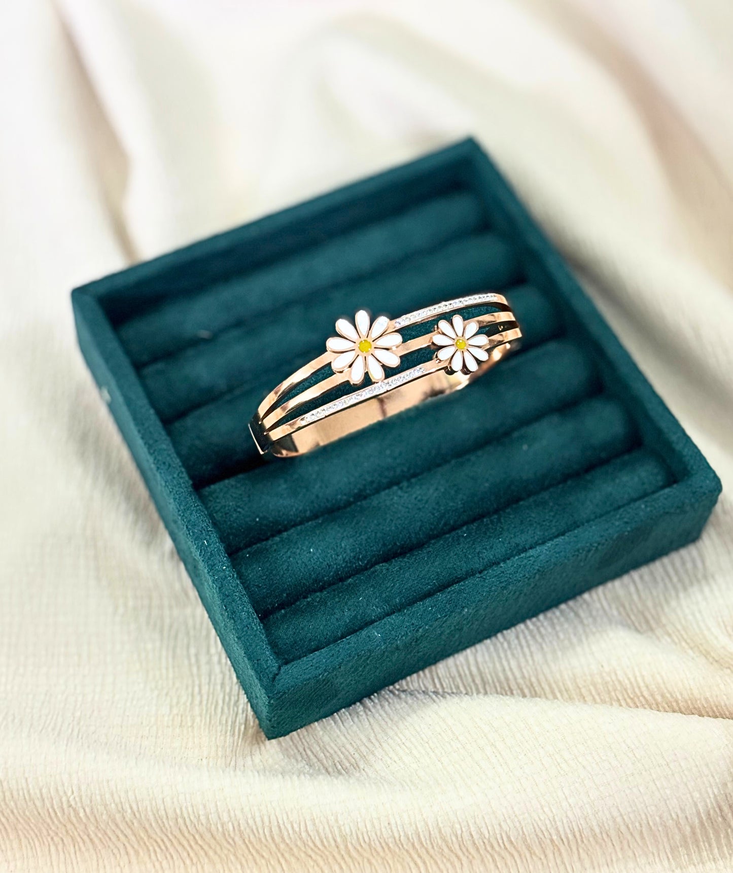 Blooming Daisy Charm Bracelet